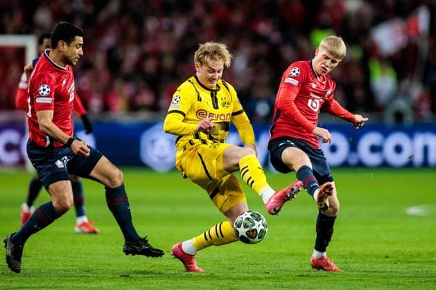 UEFA Champions League, LOSC Lille - Borussia Dortmund; 12.03.2025 Zweikampf Aissa Mandi (LOSC Lille, 2), Julian Brandt (Borussia Dortmund, 10), Hakon Arnar Haraldsson (LOSC Lille, 7) UEFA Champions League Achtelfinale Rückspiel, LOSC Lille - Borussia Dortmund; Lille, Stade Pierre Mauroy am 12.03.2025 Copyright: xBEAUTIFULxSPORTS Wunderlx