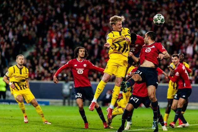 UEFA Champions League, LOSC Lille - Borussia Dortmund; 12.03.2025 Kopfballduell Julian Brandt (Borussia Dortmund, 10), Ismaily (LOSC Lille, 31) UEFA Champions League Achtelfinale Rückspiel, LOSC Lille - Borussia Dortmund; Lille, Stade Pierre Mauroy am 12.03.2025 Copyright: xBEAUTIFULxSPORTS Wunderlx