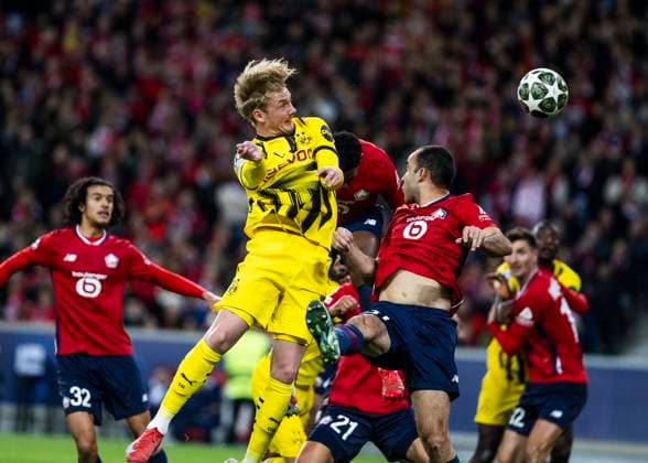 Lille, Stade Pierre Mauroy, 12.03.2025: Julian Brandt of Dortmund jumps for a header against Ismaily of Lille during the match of the Championsleague Round 16 between Lille OSC v. Borussia Dortmund.