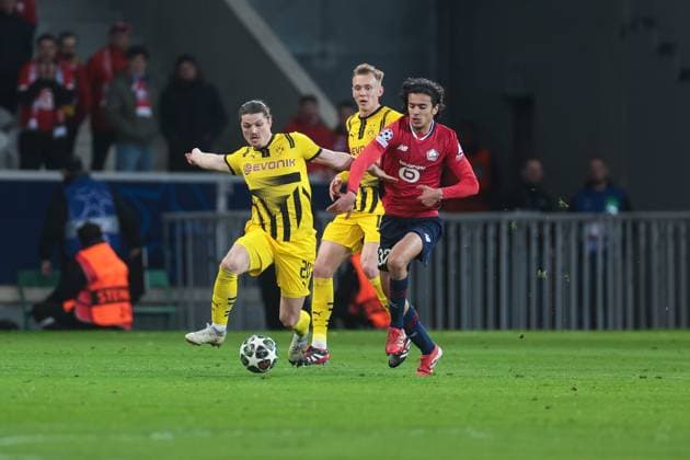 12.03.2025, UEFA Champions League, Achtelfinale, Lille OSC - Borussia Dortmund, v. l. Marcel Sabitzer (Borussia Dortmund), Ayyoub Bouaddi (LOSC Lille), Lille Stade Pierre Mauroy Decathlon Arena Paris xRHR-FOTO DEx Copyright: DennisxEwert RHR-FOTOx RHR-FOTO DE