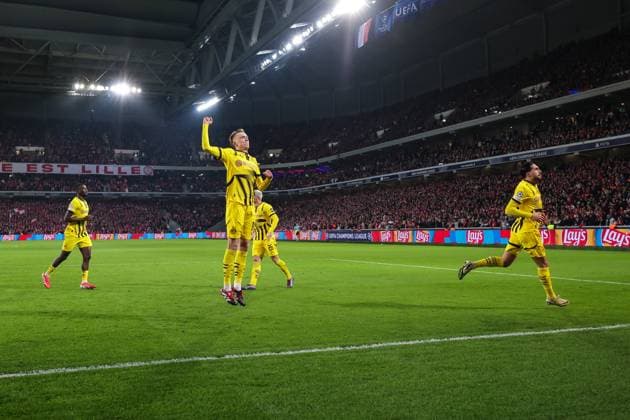 12.03.2025, UEFA Champions League, Achtelfinale, Lille OSC - Borussia Dortmund, Die Spieler des BVB bejubeln das Tor zum 1:1 durch Emre Can (Borussia Dortmund), Lille Stade Pierre Mauroy Decathlon Arena Paris xRHR-FOTO DEx Copyright: DennisxEwert RHR-FOTOx RHR-FOTO DE