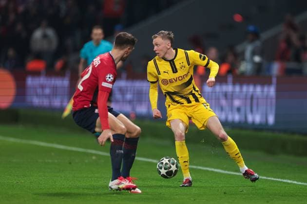 12.03.2025, UEFA Champions League, Achtelfinale, Lille OSC - Borussia Dortmund, v. l. Thomas Meunier (LOSC Lille), Maximilian Beier (Borussia Dortmund), Lille Stade Pierre Mauroy Decathlon Arena Paris xRHR-FOTO DEx Copyright: DennisxEwert RHR-FOTOx RHR-FOTO DE
