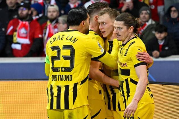 Lille, Stade Pierre Mauroy, 12.03.25, FRA, Herren, UEFA Champions League, Saison 2024-2025, Achtelfinale, OSC Lille - Borussia Dortmund Bild: Maximilian BEIER (Dortmund) jubelt nach seinem Tor zum 1:2 UEFA regulations prohibit any use of photographs as image sequences and or quasi-video. Hauts-de-France Frankreich