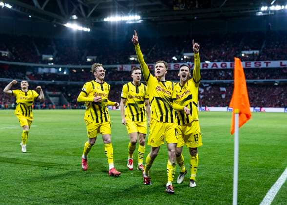 Lille, Stade Pierre Mauroy, 12.03.2025: Maximilian Beier of Dortmund celebrates scoring the 2:1 goal with Pascal Gross of Dortmund during the match of the Championsleague Round 16 between Lille OSC v. Borussia Dortmund.