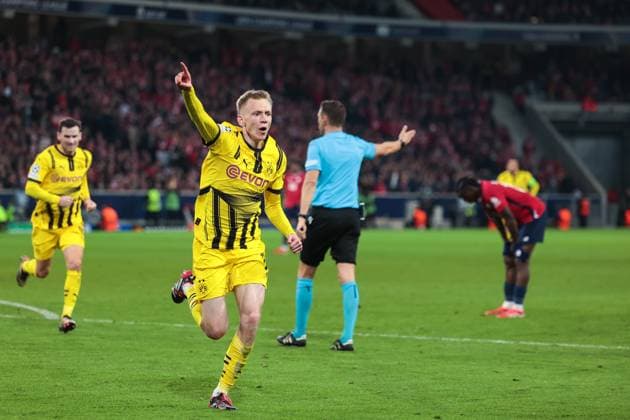 12.03.2025, UEFA Champions League, Achtelfinale, Lille OSC - Borussia Dortmund, Maximilian Beier (Borussia Dortmund) bejubelt das Tor zum 1:2, Lille Stade Pierre Mauroy Decathlon Arena Paris xRHR-FOTO DEx Copyright: DennisxEwert RHR-FOTOx RHR-FOTO DE