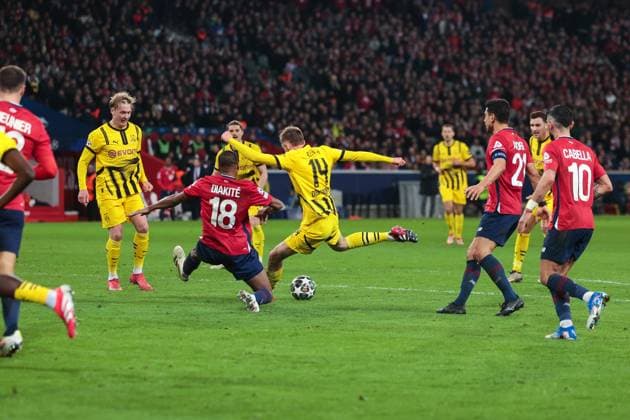 12.03.2025, UEFA Champions League, Achtelfinale, Lille OSC - Borussia Dortmund, Maximilian Beier (Borussia Dortmund) trifft zum 1:2, Lille Stade Pierre Mauroy Decathlon Arena Paris xRHR-FOTO DEx Copyright: DennisxEwert RHR-FOTOx RHR-FOTO DE