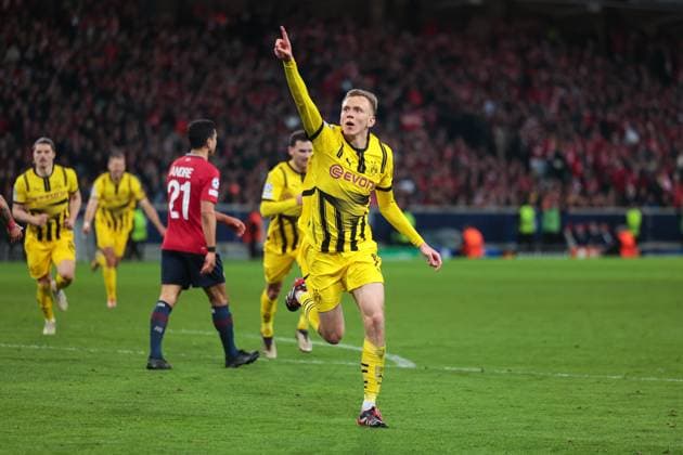 12.03.2025, UEFA Champions League, Achtelfinale, Lille OSC - Borussia Dortmund, Maximilian Beier (Borussia Dortmund) bejubelt das Tor zum 1:2, Lille Stade Pierre Mauroy Decathlon Arena Paris xRHR-FOTO DEx Copyright: DennisxEwert RHR-FOTOx RHR-FOTO DE