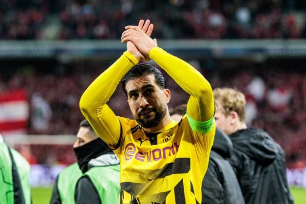 UEFA Champions League, LOSC Lille - Borussia Dortmund; 12.03.2025 Emre Can (Borussia Dortmund, 23) applaudiert Richtung Fans nach dem Sieg UEFA Champions League Achtelfinale Rückspiel, LOSC Lille - Borussia Dortmund; Lille, Stade Pierre Mauroy am 12.03.2025 Copyright: xBEAUTIFULxSPORTS Wunderlx