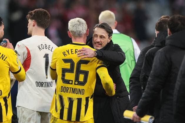 12.03.2025, UEFA Champions League, Achtelfinale, Lille OSC - Borussia Dortmund, v. l. Julian Ryerson (Borussia Dortmund) umarmt Trainer Niko Kovac (Borussia Dortmund), Lille Stade Pierre Mauroy Decathlon Arena Paris xRHR-FOTO DEx Copyright: DennisxEwert RHR-FOTOx RHR-FOTO DE