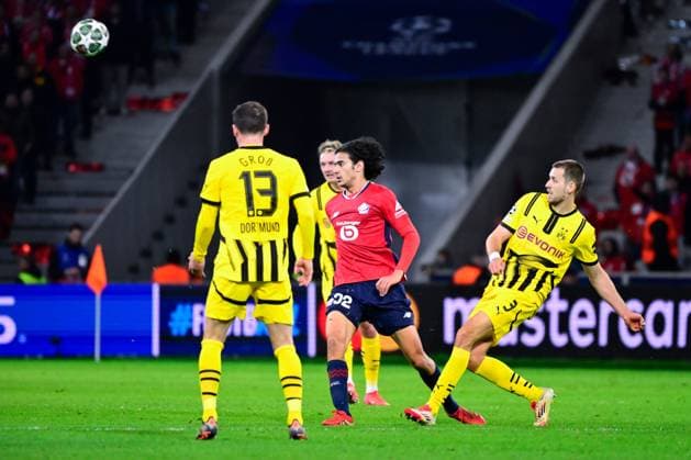 FOOTBALL : Lille vs Borussia Dortmund - Ligue des Champions - 12 03 2025 Waldemar Anton ( 3 - Borussia Dortmund ) and Ayyoub BOUADDI ( 32 - Lille ) during UEFA Champions League match between Lille OSC and Borussia Dortmund at Stade Pierre Mauroy on March 12, 2025 in Lille, France. ( Photo by Dante Badano PsnewZ ) - LilleFrance  Copyright: xDantexBadanox
