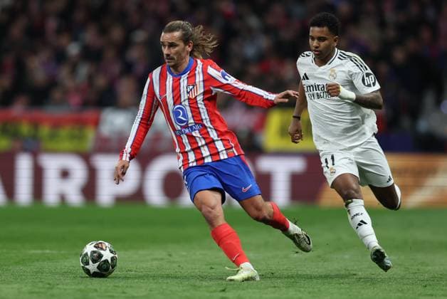 ESP: Atletico de Madrid - Real Madrid. UEFA Champions League match. Round of 16. Second Leg. Antoine Griezmann of Atletico de Madrid and Rodrygo Goes of Real Madrid during the UEFA Champions League match, Round of 16, second leg, between Atletico de Madrid and Real Madrid played at Riyadh Air Metropolitano Stadium on March 12, 2025 in Madrid Spain. kpng Copyright: xAntonioxPozox xPRESSINPHOTOx AP_250312_ATL_RMA_UCL_015