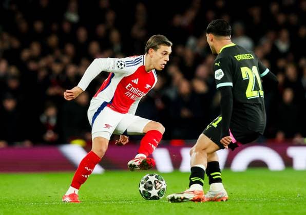 Leandro Trossard of Arsenal & Couhaib Driouech of PSV Eindhoven Arsenal v PSV Eindhoven, UEFA Champions League, Round of 16, Second Leg, Football, Emirates Stadium, London, UK - 12 Mar 2025 EDITORIAL USE ONLY No use with unauthorised audio, video, data, fixture lists, club league logos or live services. Online in-match use limited to 120 images, no video emulation. No use in betting, games or single club league player publications. Copyright: xAndrewxFosker Shutterstockx 15188185bu