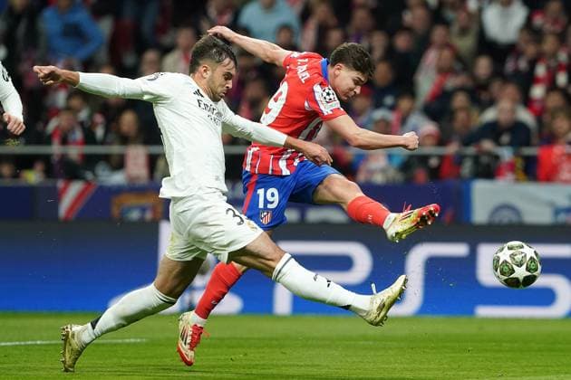 Atletico de Madrid s Julian Alvarez (r) and Real Madrid CF s Raul Asencio during Champions League 2024 2025 Round of 16 2nd leg match. March 12,2025. (20250312196)