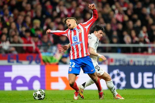 Atletico de Madrid v Real Madrid C.F. - UEFA Champions League 2024 25 Round of 16 Second Leg Giuliano Simeone centre-forward of Atletico de Madrid and Argentina and Fran Garcia left-back of Real Madrid and Spain compete for the ball during the UEFA Champions League 2024 25 UEFA Champions League 2024 25 Round of 16 second leg match between Atletico de Madrid and Real Madrid C.F. at Estadio Riyadh Air Metropolitano on March 12, 2025 in Madrid, Spain. Madrid Spain  Copyright: xJosexBretonx originalFilename:bretonhernandez-atletico250312_npUb8.jpg