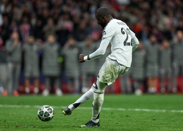 ESP: Atletico de Madrid - Real Madrid. UEFA Champions League match. Round of 16. Second Leg. Antonio Rudiger of Real Madrid scores his penalty during the UEFA Champions League match, Round of 16, second leg, between Atletico de Madrid and Real Madrid played at Riyadh Air Metropolitano Stadium on March 12, 2025 in Madrid Spain. kpng Copyright: xAntonioxPozox xPRESSINPHOTOx AP_250312_ATL_RMA_UCL_099
