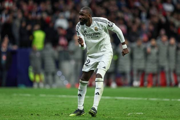 ESP: Atletico de Madrid - Real Madrid. UEFA Champions League match. Round of 16. Second Leg. Antonio Rudiger of Real Madrid scores his penalty during the UEFA Champions League match, Round of 16, second leg, between Atletico de Madrid and Real Madrid played at Riyadh Air Metropolitano Stadium on March 12, 2025 in Madrid Spain. kpng Copyright: xAntonioxPozox xPRESSINPHOTOx AP_250312_ATL_RMA_UCL_100