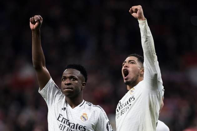 UEFA champions league - Atletico de Madrid vs Real Madrid MADRID,SPAIN - 12 March: Vinicius jr of Real Madrid and Jude Bellingham of Real Madrid celebrates victory during UEFA champions league 2024 25 round of 16 second leg match between Atletico de Madrid and Real Madrid at Riyadh Air Metropolitano Stadium. (Photo by Guillermo Martinez) Madrid Riyadh Air Metropolitano Stadium Spain Copyright: xGuillermoxMartinezx