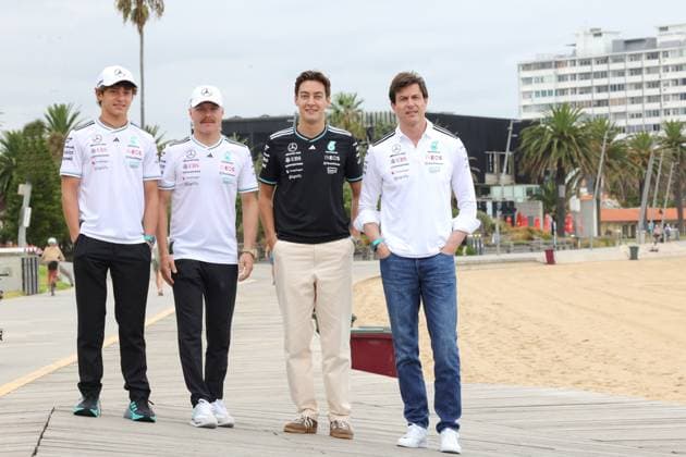 13.03.2025, Albert Park Circuit, Melbourne, FORMULA 1 LOUIS VUITTON AUSTRALIAN GRAND PRIX 2025 ,im Bild Andrea Kimi Antonelli (ITA), Mercedes-AMG Petronas Formula One Team, Testfahrer Valtteri Bottas (FIN), Mercedes-AMG Petronas Formula One Team, George Russell (GBR), Mercedes-AMG Petronas Formula One Team, Teamchef und Geschäftsführer Toto Wolff (Mercedes-AMG Petronas F1 Team) (Photo by Hasan Bratic DeFodi Images)