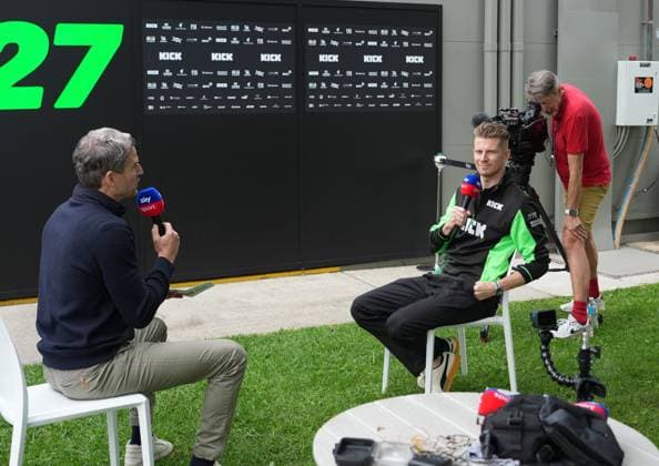 13.03.2025, Albert Park Circuit, Melbourne, FORMULA 1 LOUIS VUITTON AUSTRALIAN GRAND PRIX 2025 ,im Bild Nico Hülkenberg (DEU), Stake F1 Team Kick Sauber im Interview mit Sky Deutschland Moderator Peter Hardenacke. (Photo by Hasan Bratic DeFodi Images)
