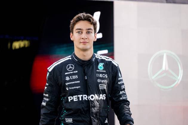 George Russell (Mercedes-AMG Petronas F1 Team, 63) vor der Garage mit Branding, AUS, Formel 1 Weltmeisterschaft, Luis Vuitton Grand Prix von Australien, Albert Park Circuit Melbourne, Media Day, Saison 2025, 13.03.2025 AUS, Formel 1 Weltmeisterschaft, Luis Vuitton Grand Prix von Australien, Albert Park Circuit Melbourne, Media Day, Saison 2025, 13.03.2025 Melbourne Copyright: xEibner-Pressefoto Memmlerx EP_MMR