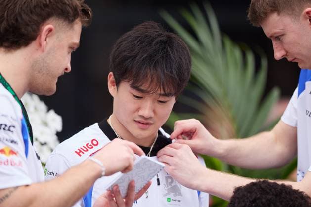 13.03.2025, xrarjax, Motorsport FIA Formel 1, Großer Preis von Australien 2025 v.l. Yuki Tsunoda (Racing Bulls) Startnummer 22 (FIA REGULATIONS PROHIBIT ANY USE OF PHOTOGRAPHS as IMAGE SEQUENCES and or QUASI-VIDEO) Melbourne