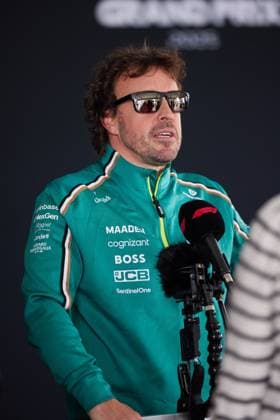 13.03.2025, xrarjax, Motorsport FIA Formel 1, Großer Preis von Australien 2025 v.l. Fernando Alonso (Aston Martin) Startnummer 14 Melbourne