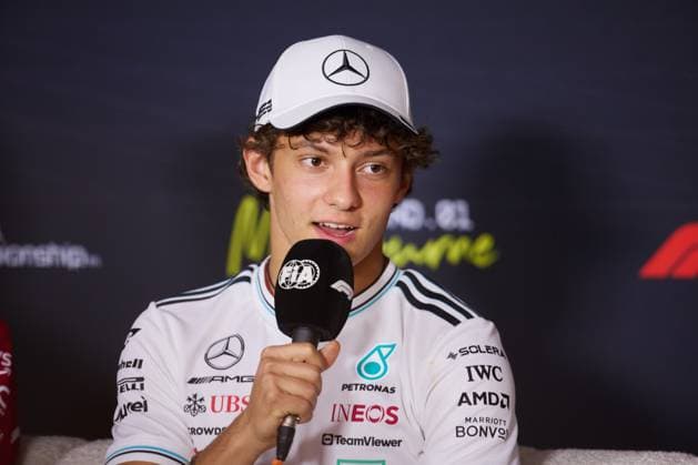 13.03.2025, xrarjax, Motorsport FIA Formel 1, Großer Preis von Australien 2025 v.l. Kimi Antonelli (Mercedes AMG Petronas) Startnummer 12 (FIA REGULATIONS PROHIBIT ANY USE OF PHOTOGRAPHS as IMAGE SEQUENCES and or QUASI-VIDEO) Melbourne