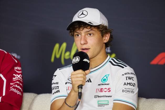 13.03.2025, xrarjax, Motorsport FIA Formel 1, Großer Preis von Australien 2025 v.l. Kimi Antonelli (Mercedes AMG Petronas) Startnummer 12 (FIA REGULATIONS PROHIBIT ANY USE OF PHOTOGRAPHS as IMAGE SEQUENCES and or QUASI-VIDEO) Melbourne