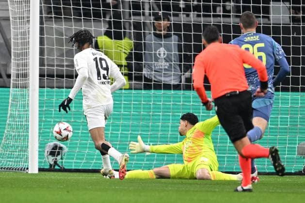 Fußball UEFA Europa League Achtelfinale Eintracht Frankfurt - Ajax Amsterdam am 13.03.2025 im Deutsche Bank Park in Frankfurt Torschuss zum 1:0 durch Jean-Matteo Bahoya ( Frankfurt )