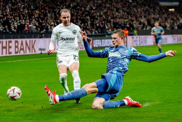 Eintracht Frankfurt midfielder Mario Gotze, AFC Ajax Amsterdam defender Dies Janse during the match Eintracht - Ajax at the for the UEFA Europa League - Round of 16 - 2st leg season 2024-2025 in FRANKFURT, Germany on 13 march 2025, (photo by Marcel van Dorst EYE4images DeFodi Images)