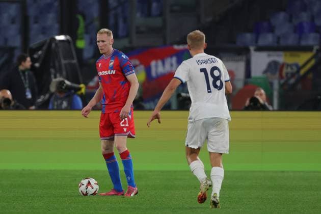 13th March 2025, Stadio Olimpico, Rome, Italy; UEFA Europa League Last 16, Second Leg, Football; Lazio versus Viktoria Plzen; Vaclav Jemelka of Viktoria Plzen under pressure from Gustav Isaksen of SS Lazio  ActionPlus12759673 EmanuelexPennacchio