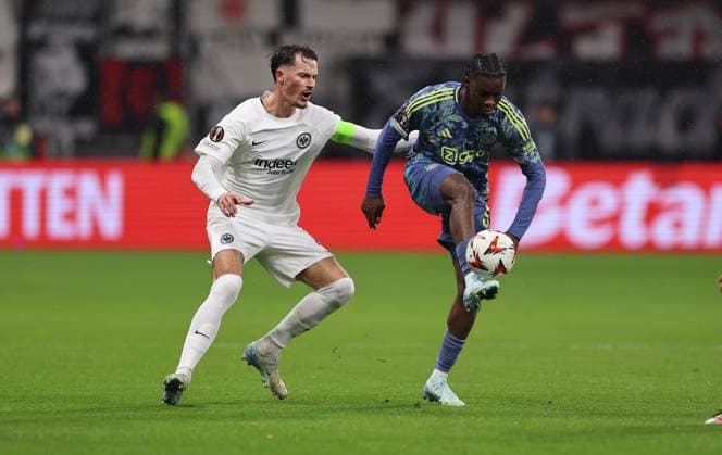 13.03.2025, Fussball UEFA Europa League, Eintracht Frankfurt - Ajax AFC Amsterdam, emonline, emspor, v.l., Robin Koch (Eintracht Frankfurt), Don-Angelo Konadu (Ajax Amsterdam) DFL DFB REGULATIONS PROHIBIT ANY USE OF PHOTOGRAPHS AS IMAGE SEQUENCES AND OR QUASI-VIDEO. xdcx Copyright: HMBxMedia Claus