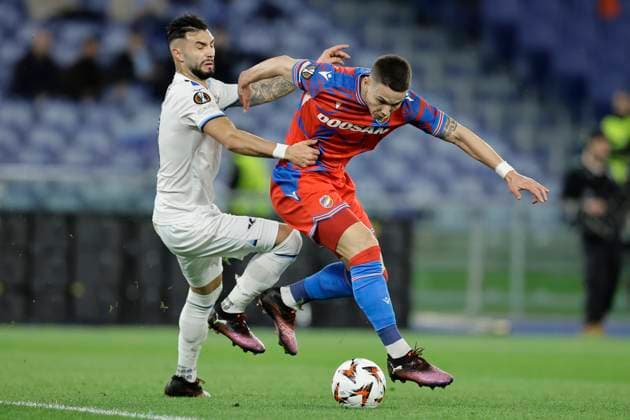 UEFA Europa League Second leg match SS Lazio and Viktoria Plzen Lazio™s Argentinian forward Valentin Castellanos challenges for the ball with Viktoria Plzen s Serbian defender Svetozar Markovic during during UEFA Europa League Round of 16 Second leg match between SS Lazio and Viktoria Plzen at Olimpico stadium on March 13, 2025 in Rome, Italy. _BPH0254 Copyright: xAntonioxBalascox