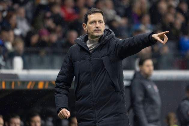 RECORD DATE NOT STATED UEFA Europa League: Eintracht Frankfurt - Ajax Amsterdam, 13.03.2025 Dino Toppmöller (Trainer Eintracht Frankfurt) zeigt mit dem ausgetreckten Finger in eine Richtung, Freisteller, Portrait Porträt, Eintracht Frankfurt - Ajax Amsterdam, Frankfurt, Deutsche Bank Park, 13.3.2025 Copyright: xBEAUTIFULxSPORTS Gawlikx