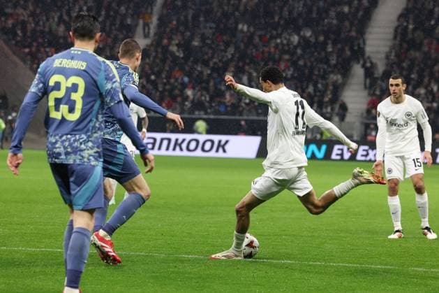 Hugo EkitikÃ (Eintracht Frankfurt 11) mit einem Torschuss, Eintracht Frankfurt vs Ajax Amsterdam, Fussball, UEFA Europa League, Achtelfinale, Rueckspiel, 13.03.2025 Frankfurt Hessen Deutschland