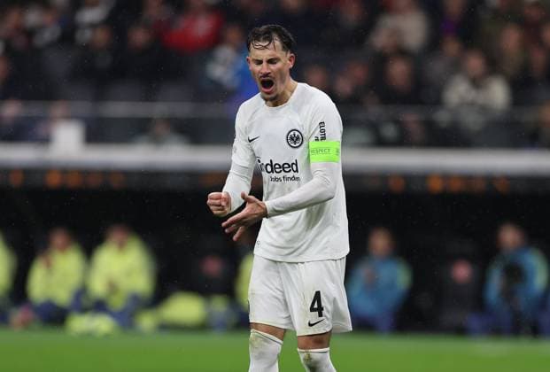 13.03.2025, Fussball UEFA Europa League, Eintracht Frankfurt - Ajax AFC Amsterdam, emonline, emspor, v.l., Robin Koch (Eintracht Frankfurt) ärgert sich über den Gegentreffer zum 3:1 durch Kenneth Taylor (Ajax Amsterdam) DFL DFB REGULATIONS PROHIBIT ANY USE OF PHOTOGRAPHS AS IMAGE SEQUENCES AND OR QUASI-VIDEO. xdcx Copyright: HMBxMedia Claus