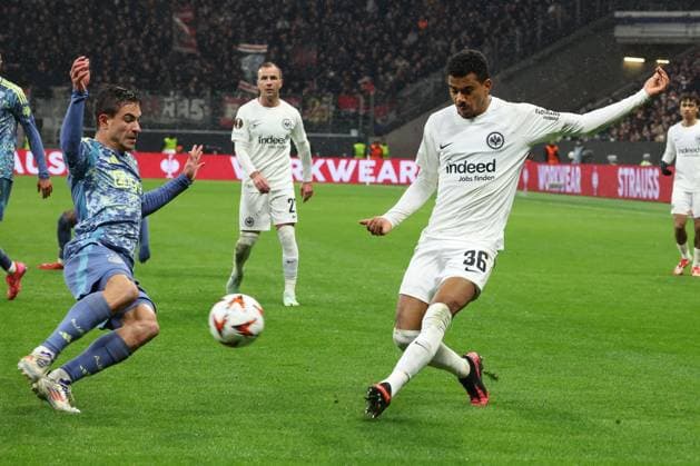 Ansgar Knauff (Eintracht Frankfurt 36) mit einer Flanke, Eintracht Frankfurt vs Ajax Amsterdam, Fussball, UEFA Europa League, Achtelfinale, Rueckspiel, 13.03.2025 Frankfurt Hessen Deutschland