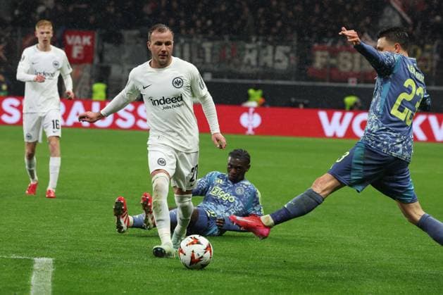 Mario Goetze (Eintracht Frankfurt 27) past den Ball, Eintracht Frankfurt vs Ajax Amsterdam, Fussball, UEFA Europa League, Achtelfinale, Rueckspiel, 13.03.2025 Frankfurt Hessen Deutschland