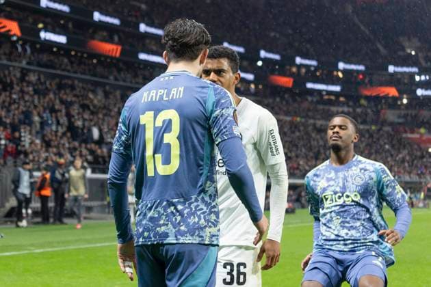 RECORD DATE NOT STATED UEFA Europa League: Eintracht Frankfurt - Ajax Amsterdam, 13.03.2025 Ahmetcan Kaplan (Ajax Amsterdam 13) & Ansgar Knauff (Eintracht Frankfurt 36) geraten nach einem zweikampf aneinander, Eintracht Frankfurt - Ajax Amsterdam, Frankfurt, Deutsche Bank Park, 13.3.2025 Copyright: xBEAUTIFULxSPORTS Gawlikx