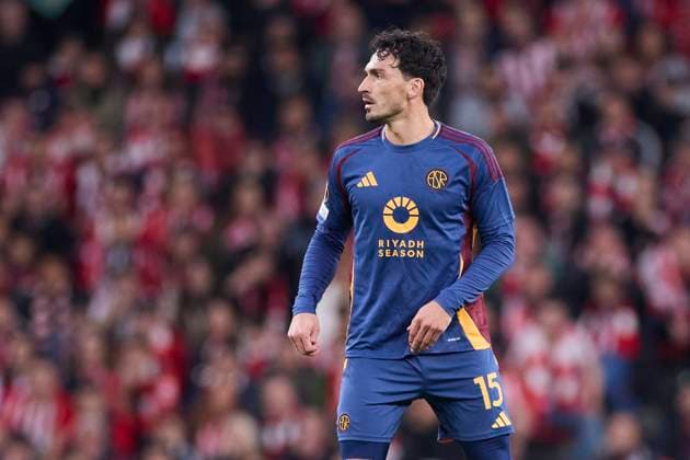 Sport Themen der Woche KW11 Sport Bilder des Tages March 13, 2025, Bilbao, Vizcaya, SPAIN: Mats Hummels of AS Roma looks on during the UEFA Europa League 2024 25 Round of 16 Second Leg match between Athletic Club and AS Roma at San Mames on March 13, 2025, in Bilbao, Spain. Bilbao SPAIN - ZUMAa181 20250313_zaa_a181_033 Copyright: xRicardoxLarreinax