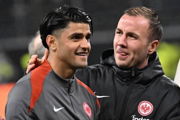 13.03.2025, xjhx, Fussball UEFA Europa League, Eintracht Frankfurt - Ajax Amsterdam v.l. Jubel, Freude über den Sieg Mahmoud Dahoud (Eintracht Frankfurt) Mario Götze Goetze (Eintracht Frankfurt) (UEFA REGULATIONS PROHIBIT ANY USE OF PHOTOGRAPHS as IMAGE SEQUENCES and or QUASI-VIDEO) Frankfurt am Main