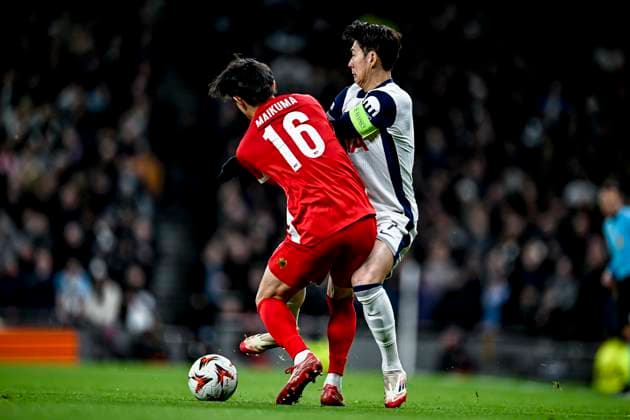AZ Alkmaar defender Seiya Maikuma, Tottenham Hotspur midfielder Heung-Min Son, during the match Tottenham Hotspur - AZ at the Tottenham Hotspur Stadium for the UEFA Europa League - Round of 16 - 2nd Leg season 2024-2025 in LONDON, Great Britain on 13 march 2025, (photo by Stefan Koops EYE4images DeFodi Images)