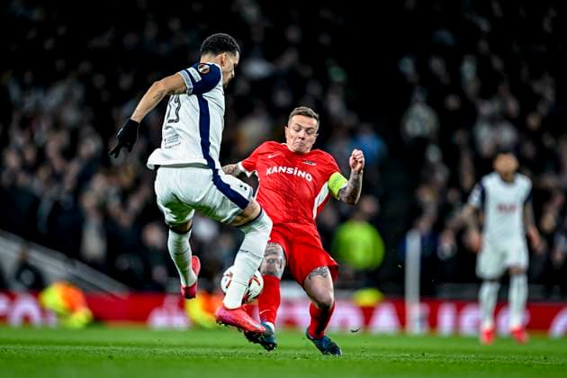 Tottenham Hotspur forwarder Dominic Solanke, AZ midfielder Jordy Clasie, during the match Tottenham Hotspur - AZ at the Tottenham Hotspur Stadium for the UEFA Europa League - Round of 16 - 2nd Leg season 2024-2025 in LONDON, Great Britain on 13 march 2025, (photo by Stefan Koops EYE4images DeFodi Images)