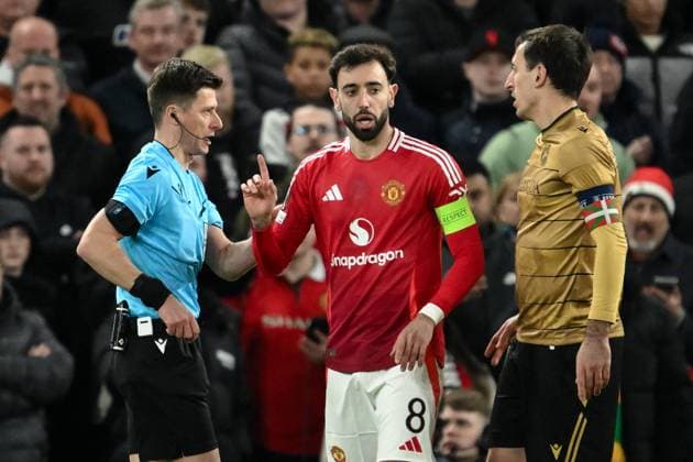 UEFA Europa League Last 16 Manchester United, ManU v Real Sociedad Bruno Fernandes of Manchester United confronts referee Benoit Bastien during the UEFA Europa League Last 16 match Manchester United vs Real Sociedad at Old Trafford, Manchester, United Kingdom, 13th March 2025 (Photo by Craig Thomas News Images) Manchester Old Trafford Greater Manchester United Kingdom Copyright: xCraigxThomas NewsxImagesx