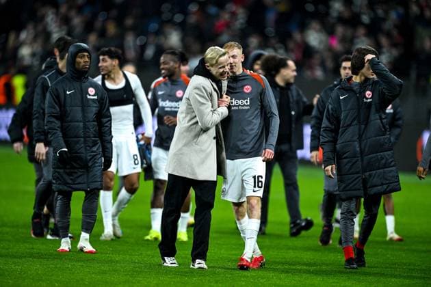 Oscar Hojlund (Eintracht Frankfurt, 06) und Hugo Larsson (Eintracht Frankfurt, 16) freuen sich ueber den Sieg, GER, Eintracht Frankfurt vs. Ajax Amsterdam, Fussball, UEFA Europa League, Achtelfinale, Rueckspiel, Spielzeit 2024 25, 13.03.2025. GER, Eintracht Frankfurt vs. Ajax Amsterdam, Fussball, UEFA Europa League, Achtelfinale, Rueckspiel, Spielzeit 2024 25, 13.03.2025. Frankfurt am Main Copyright: xEibner-Pressefoto FlorianxWiegandx EP_FWD