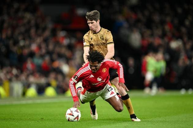 UEFA Europa League Last 16 Manchester United, ManU v Real Sociedad Patrick Dorgu of Manchester United fouled by Aritz Elustondo of Real Sociedad during the UEFA Europa League Last 16 match Manchester United vs Real Sociedad at Old Trafford, Manchester, United Kingdom, 13th March 2025 (Photo by Craig Thomas News Images) Manchester Old Trafford Greater Manchester United Kingdom Copyright: xCraigxThomas NewsxImagesx