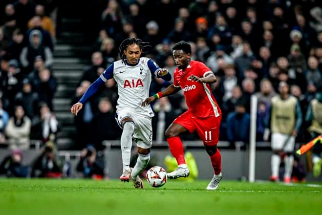 Tottenham Hotspur defender Djed Spence, AZ Alkmaar forwarder Ibrahim Sadiq, during the match Tottenham Hotspur - AZ at the Tottenham Hotspur Stadium for the UEFA Europa League - Round of 16 - 2nd Leg season 2024-2025 in LONDON, Great Britain on 13 march 2025, (photo by Stefan Koops EYE4images DeFodi Images)