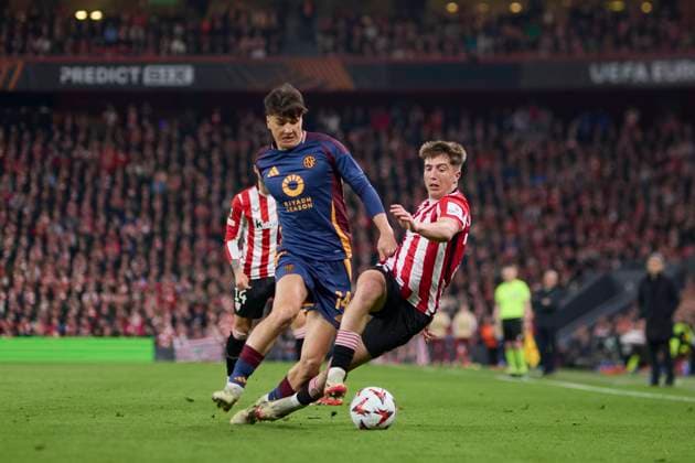 March 13, 2025, Bilbao, Vizcaya, SPAIN: Eldor Shomurodov of AS Roma competes for the ball with Mikel Jaureguizar of Athletic Club during the UEFA Europa League 2024 25 Round of 16 Second Leg match between Athletic Club and AS Roma at San Mames on March 13, 2025, in Bilbao, Spain. Bilbao SPAIN - ZUMAa181 20250313_zaa_a181_064 Copyright: xRicardoxLarreinax