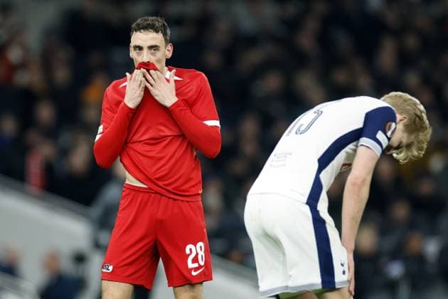 LONDON - Zico Buurmeester of AZ Alkmaar balks during the UEFA Europa League match between Tottenham Hotspur FC and AZ Alkmaar at Tottenham Hotspur Stadium on March 13, 2025 in London, England. ANP KOEN VAN WEEL UEFA Europa League 2024 25 Round of 16 Second Leg 2024 25 xVIxANPxSportx xxANPxIVx 522287010 originalFilename: 522287010.jpg