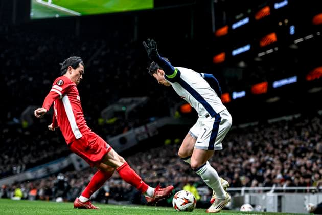 AZ Alkmaar defender Seiya Maikuma, Tottenham Hotspur midfielder Heung-Min Son, during the match Tottenham Hotspur - AZ at the Tottenham Hotspur Stadium for the UEFA Europa League - Round of 16 - 2nd Leg season 2024-2025 in LONDON, Great Britain on 13 march 2025, (photo by Stefan Koops EYE4images DeFodi Images)